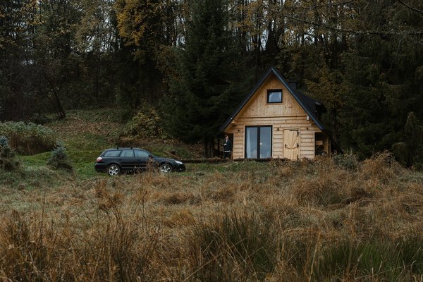 Comment organiser un séjour dans une maison de campagne en Italie avec des cours de cuisine et des visites de vignobles ?